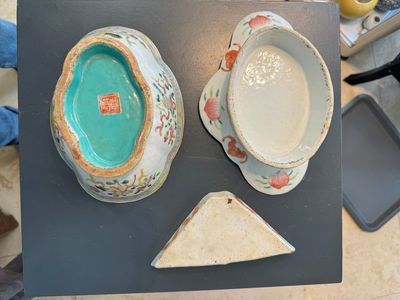 A varied collection of thirteen pieces Chinese famille rose and verte porcelain, 19th C. — 照片 17