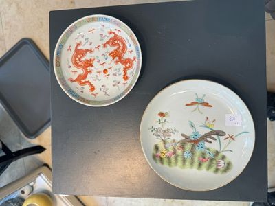 A varied collection of thirteen pieces Chinese famille rose and verte porcelain, 19th C. — 照片 18
