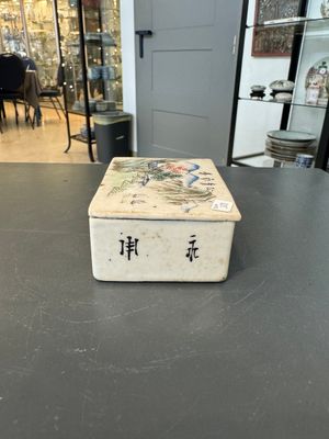 A varied collection of thirteen pieces Chinese famille rose and verte porcelain, 19th C. — 照片 10