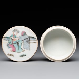 A varied collection of thirteen pieces Chinese famille rose and verte porcelain, 19th C. — 照片 24