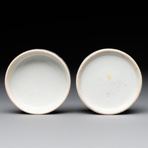 A varied collection of thirteen pieces Chinese famille rose and verte porcelain, 19th C. — 照片 25