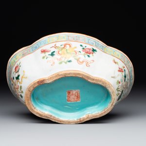 A varied collection of thirteen pieces Chinese famille rose and verte porcelain, 19th C. — 照片 5