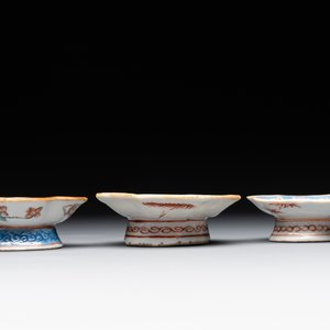 A varied collection of thirteen pieces Chinese famille rose and verte porcelain, 19th C. — 照片 7