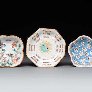 A varied collection of thirteen pieces Chinese famille rose and verte porcelain, 19th C. — 照片 8