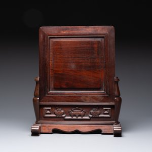 A varied collection of three Chinese brush pots, two sculptures, a lacquered covered box and a marble-inlaid wooden table screen, 20th C. — photo 11