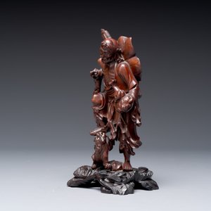 A varied collection of three Chinese brush pots, two sculptures, a lacquered covered box and a marble-inlaid wooden table screen, 20th C. — photo 18