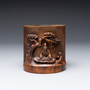 A varied collection of three Chinese brush pots, two sculptures, a lacquered covered box and a marble-inlaid wooden table screen, 20th C. — photo 26