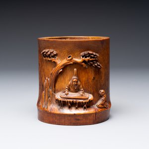 A varied collection of three Chinese brush pots, two sculptures, a lacquered covered box and a marble-inlaid wooden table screen, 20th C. — photo 32