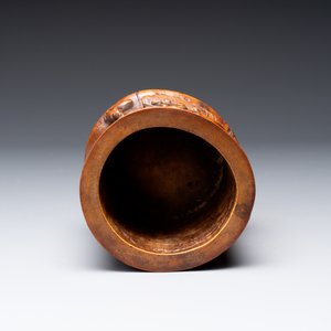 A varied collection of three Chinese brush pots, two sculptures, a lacquered covered box and a marble-inlaid wooden table screen, 20th C. — photo 36