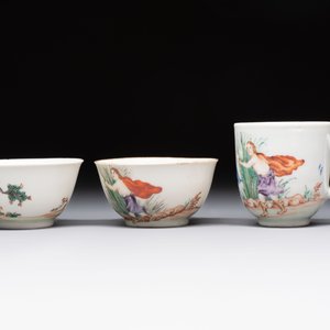A varied collection of three Chinese famille rose 'mythological subject' cups and two saucers, Qianlong — 照片 5