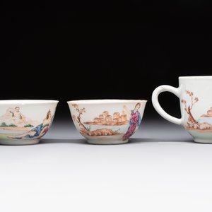 A varied collection of three Chinese famille rose 'mythological subject' cups and two saucers, Qianlong — 照片 7