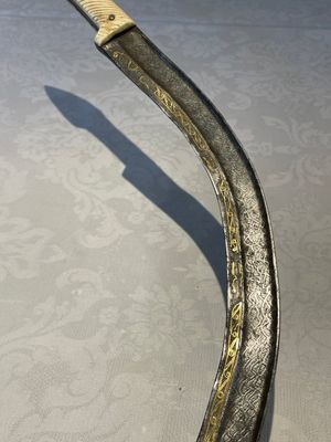 A varied collection of two daggers, two swords and forearm protection, India and Turkey, 19th C. — foto 13