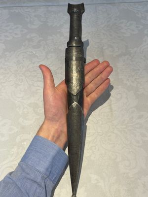 A varied collection of two daggers, two swords and forearm protection, India and Turkey, 19th C. — foto 39