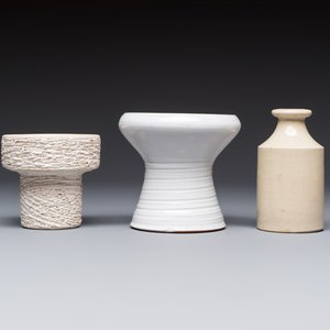 A varied group of 12 glazed pottery wares, 20th C. — photo 21