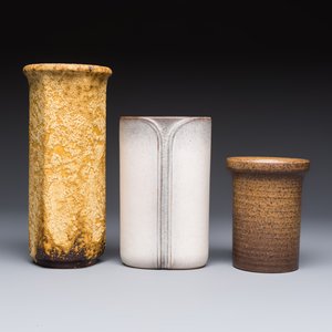 A varied group of 12 glazed pottery wares, 20th C. — photo 39