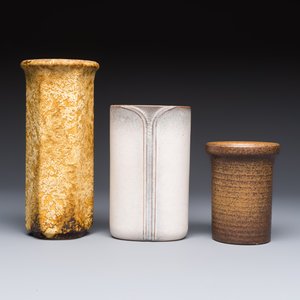 A varied group of 12 glazed pottery wares, 20th C. — photo 43