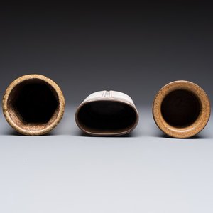 A varied group of 12 glazed pottery wares, 20th C. — photo 47