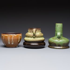 A varied group of 12 glazed pottery wares, 20th C. — photo 5