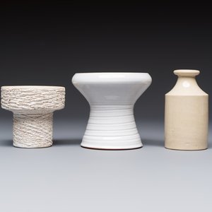 A varied group of 12 glazed pottery wares, 20th C. — photo 19