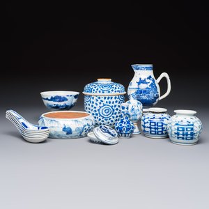 A varied group of 15 Chinese blue and white wares, 18th C. and later — 照片 1