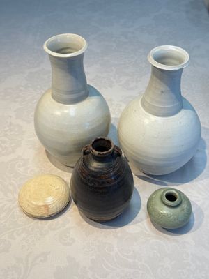 A varied group of five Chinese monochrome wares, Song/Yuan — 照片 1