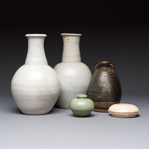 A varied group of five Chinese monochrome wares, Song/Yuan — 照片 1