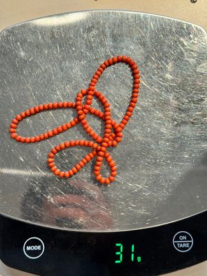A varied group of five Tibetan necklaces, three rings and four earbobs with red coral, 19/20th C. — foto 38