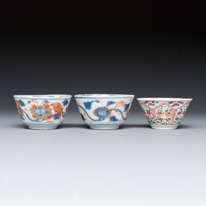 A varied group of seven Chinese blue, white, famille rose and Imari-style tea bowls and saucers, and an Imari-style tea caddy — photo 8