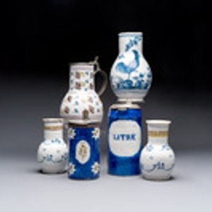 A varied group of six blue, white and polychrome Brussels faience jugs, 18th C. — photo 1