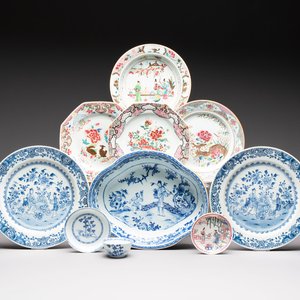 A varied group of ten Chinese blue, white and famille rose wares, Yongzheng/Qianlong — photo 1