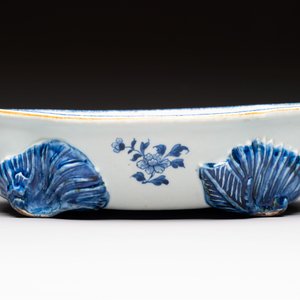 A varied group of ten Chinese blue, white and famille rose wares, Yongzheng/Qianlong — photo 18