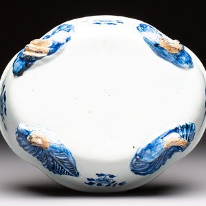 A varied group of ten Chinese blue, white and famille rose wares, Yongzheng/Qianlong — photo 21