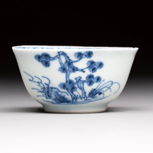 A varied group of ten Chinese blue, white and famille rose wares, Yongzheng/Qianlong — photo 4