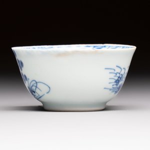 A varied group of ten Chinese blue, white and famille rose wares, Yongzheng/Qianlong — photo 5