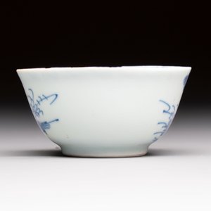 A varied group of ten Chinese blue, white and famille rose wares, Yongzheng/Qianlong — photo 7