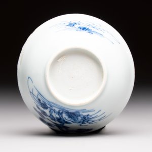 A varied group of ten Chinese blue, white and famille rose wares, Yongzheng/Qianlong — photo 9