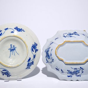 A varied lot of blue and white Dutch Delft and French Rouen pottery, 18th C. — 照片 4