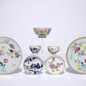 A varied lot of Chinese famille rose and Imari-style porcelain, 18th C. — 照片 1