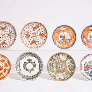 A varied lot of Chinese famille rose and iron red cups and saucers, 18/19th C. — 照片 2