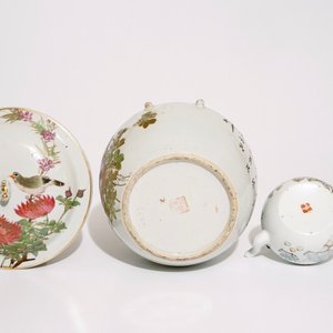A varied lot of Chinese famille rose and qianjiang cai porcelain, 19/20th C. — photo 7