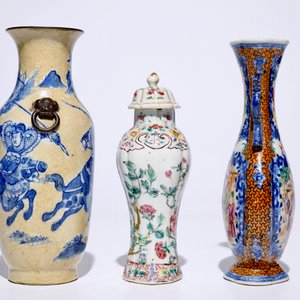 A varied lot of Chinese famille rose, Imari-style and blue and white porcelain, 18/19th C. — photo 5