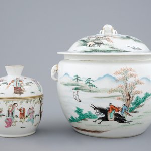 A varied lot of Chinese famille rose porcelain, 19/20th C. — photo 11