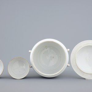 A varied lot of Chinese famille rose porcelain, 19/20th C. — photo 15