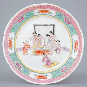 A varied lot of Chinese famille rose porcelain, 19/20th C. — photo 2
