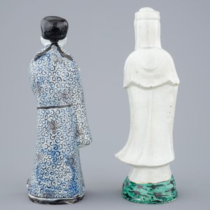A varied lot of Chinese famille rose porcelain, 19/20th C. — photo 6