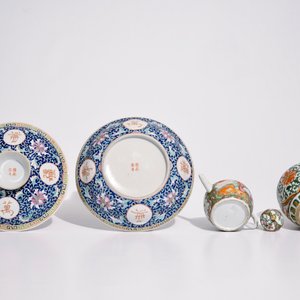 A varied lot of Chinese famille rose, verte and monochrome porcelain, 19/20th C. — photo 15