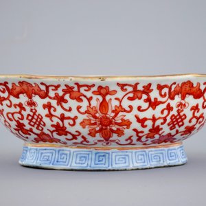 A varied lot of Chinese porcelain, 18/19th C. — photo 9