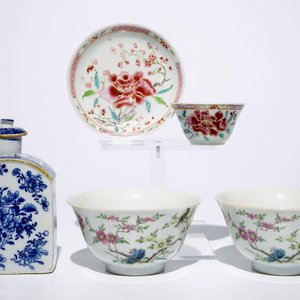 A varied selection of Chinese blue and white and famille rose wares, Wanli, Kangxi and later — photo 4