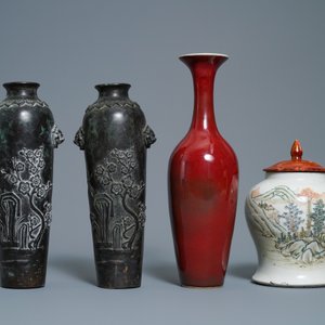 A varied selection of Chinese porcelain, bronze, wood and hardstone, 19/20th C. — photo 2