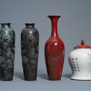 A varied selection of Chinese porcelain, bronze, wood and hardstone, 19/20th C. — photo 3